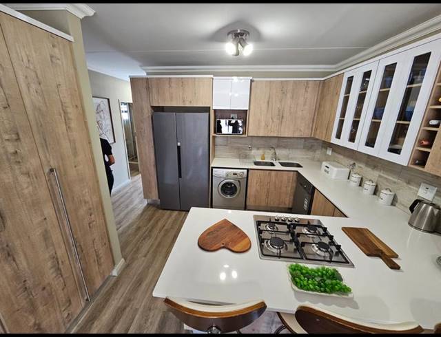 3 BEDROOM APARTMENT FOR SALE IN KAMEELDRIFT EAST